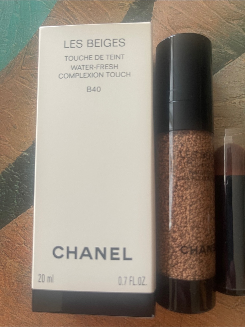 CHANEL Les Beiges Water-Fresh Complexion Touch B40 - new